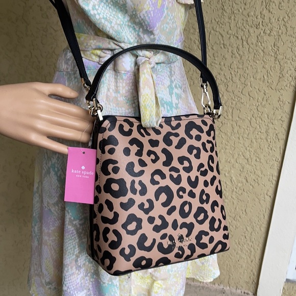 Kate Spade darcy graphic leopard small bucket - Picture 12 of 16
